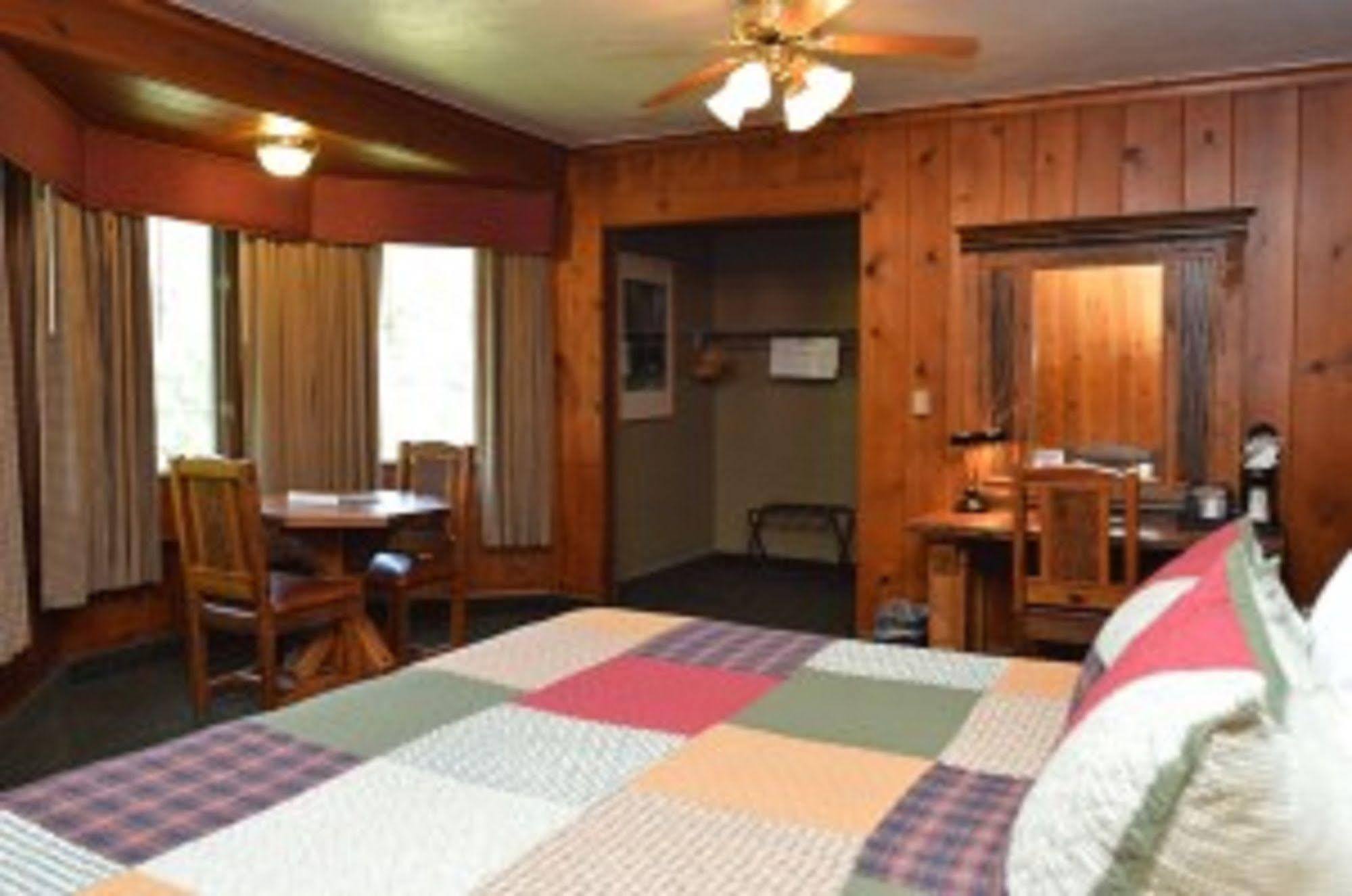 Starved Rock Lodge & Conference Center Utica Extérieur photo